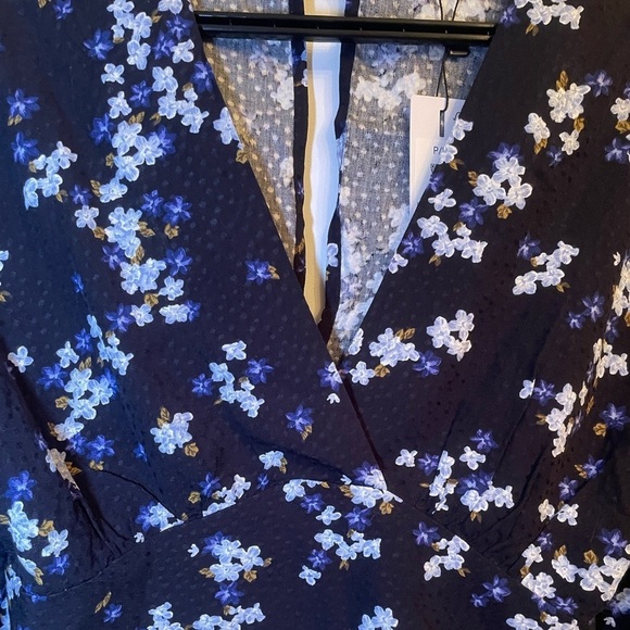 Dynamite Long-Sleeve Floral Cropped Blouse - Picture 2 of 8